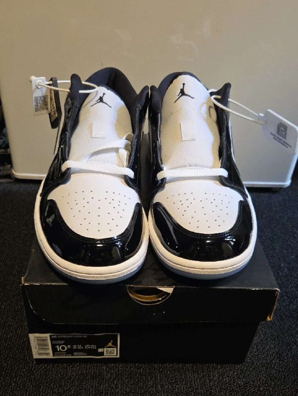 Nike Air Jordan 1 Low Patent Leather - Black & White